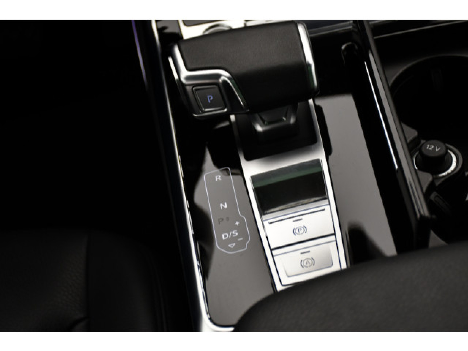 Audi - Q8_7
