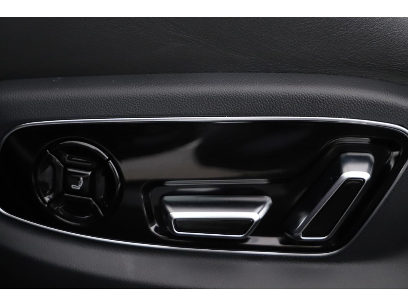 Audi - A8_11