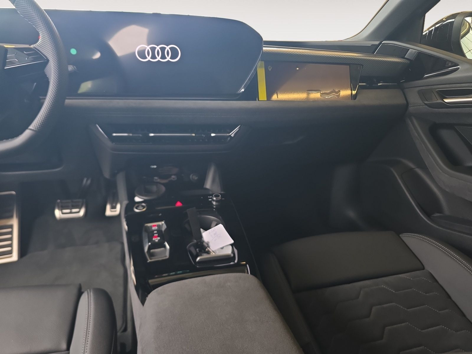 Audi - A6 Avant e-tron_12
