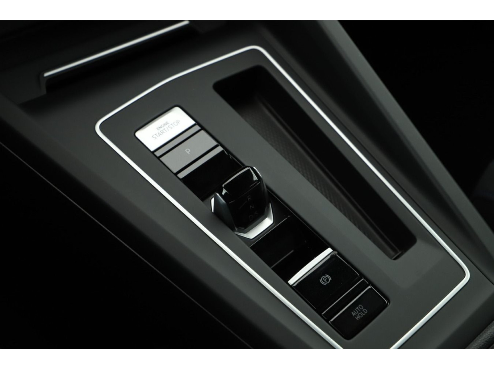 Volkswagen - Golf_11