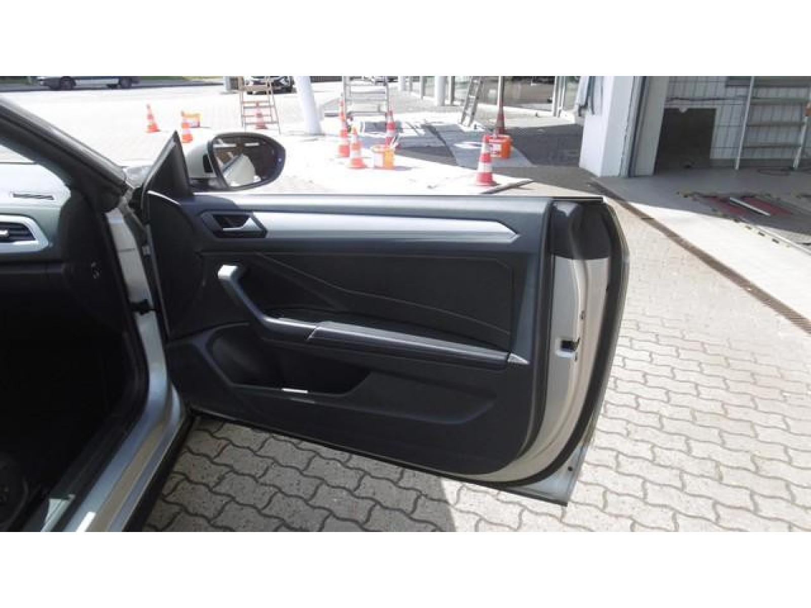 Volkswagen - T-Roc Cabriolet_17