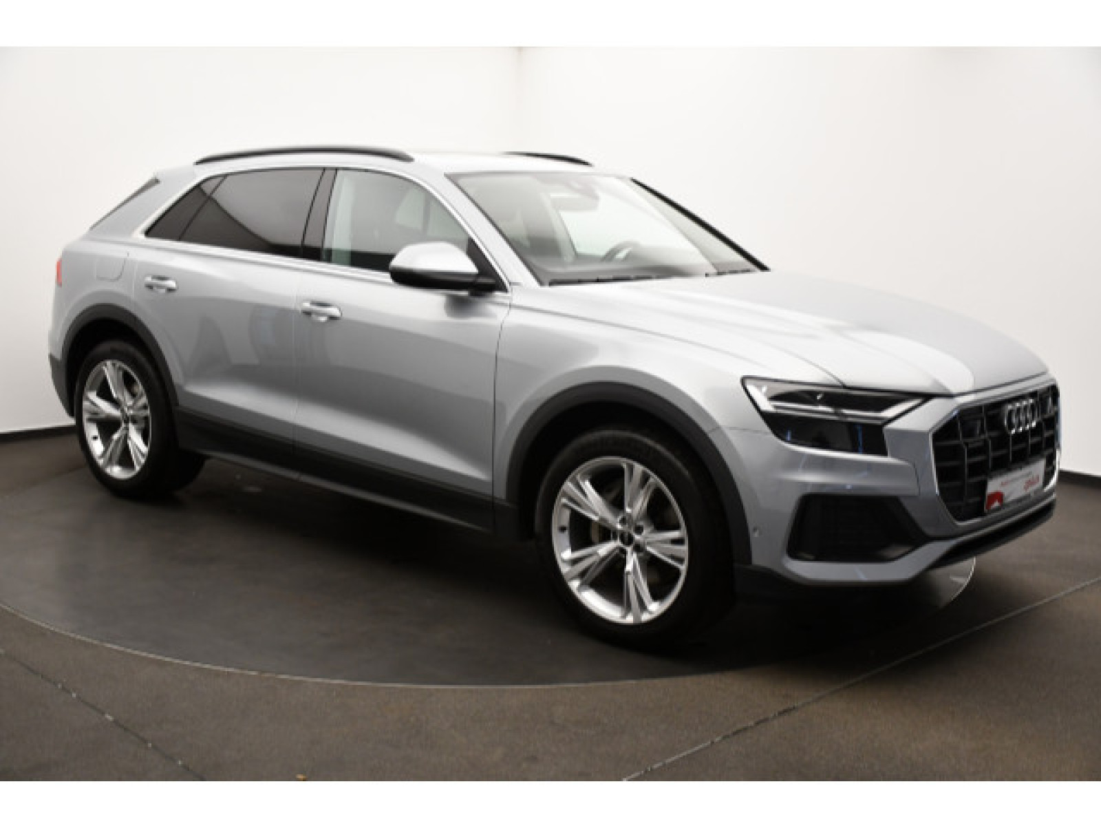 Audi - Q8_17