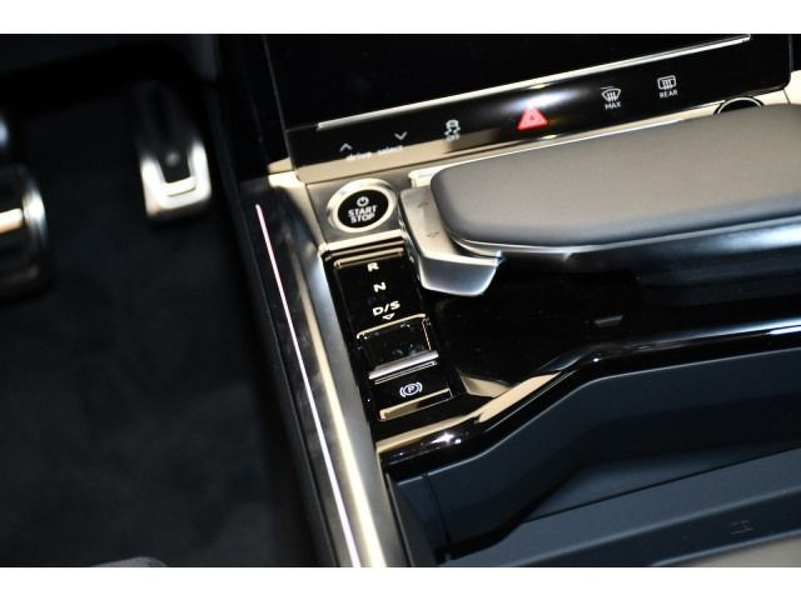 Audi - Q8_6 Audi - Q8_6