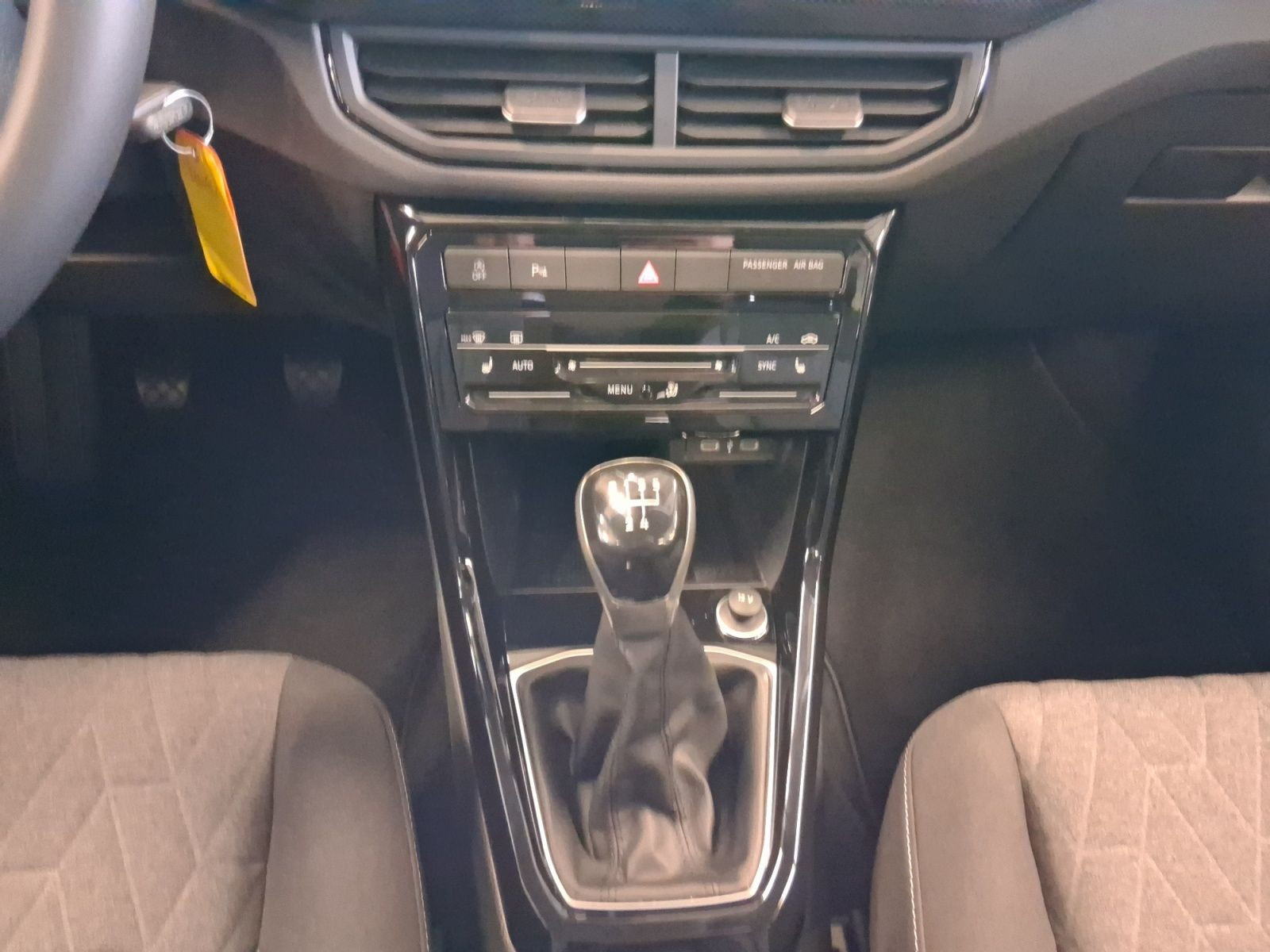 Volkswagen - T-Cross_11