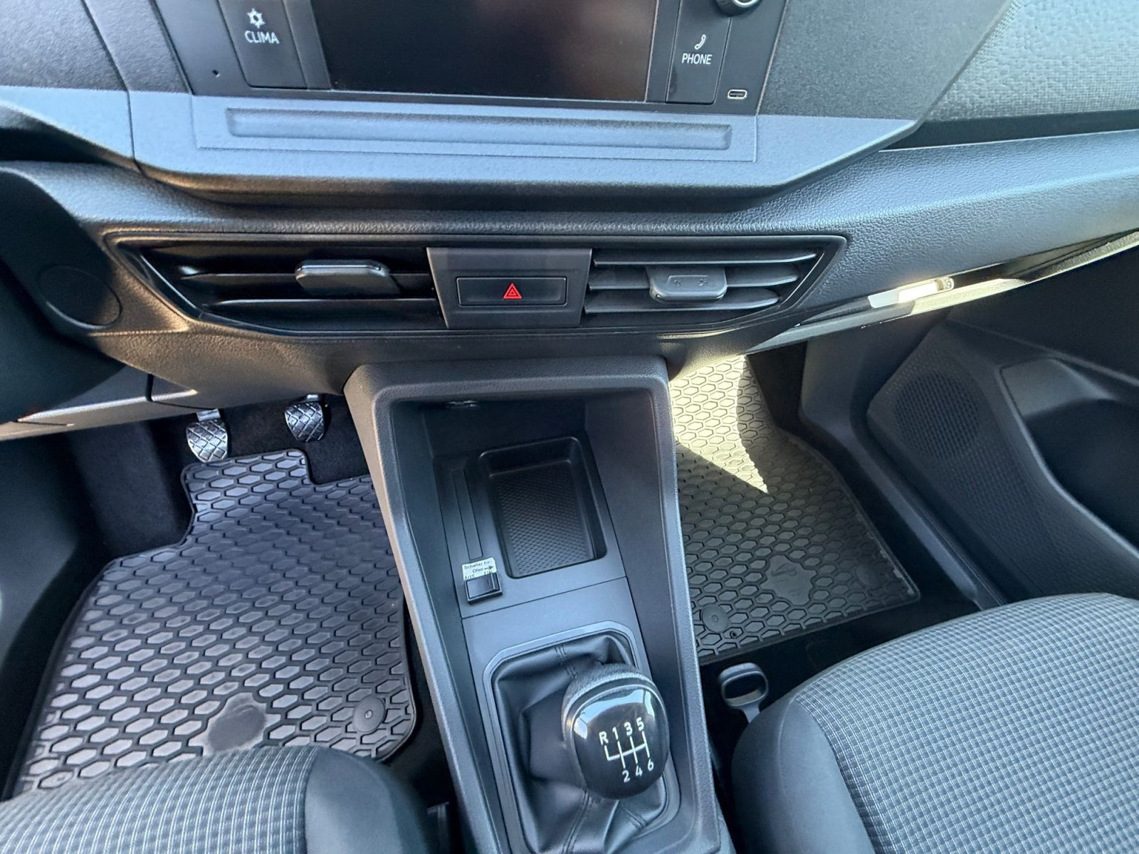 Volkswagen - Caddy_12