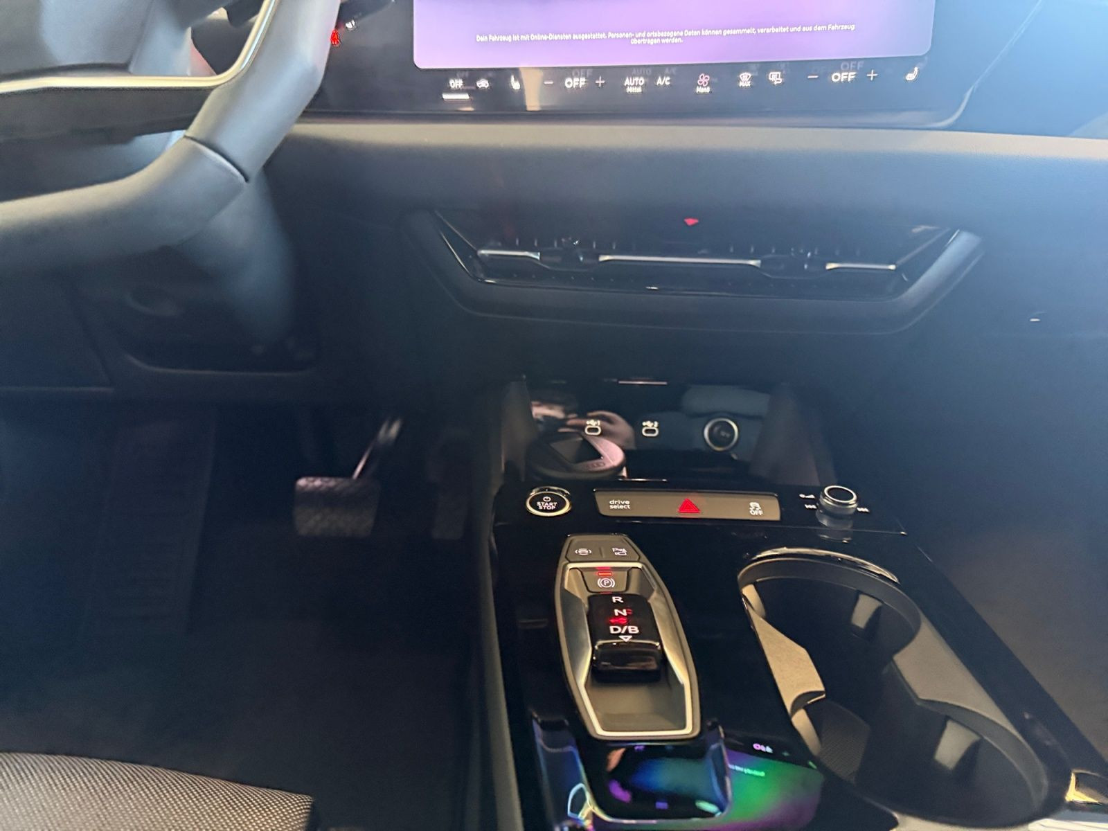 Audi - A6 Avant e-tron_12