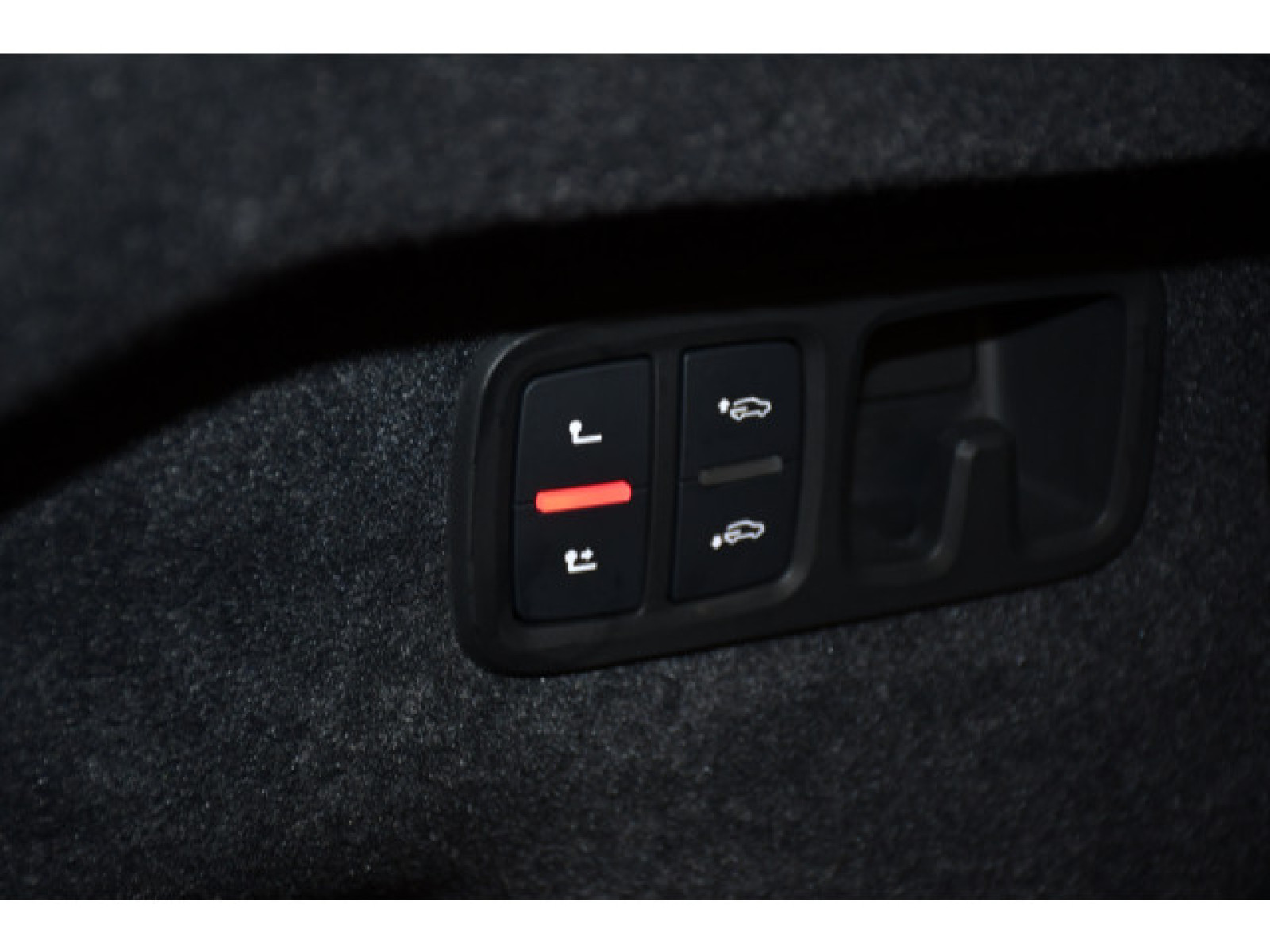 Audi - Q8_14