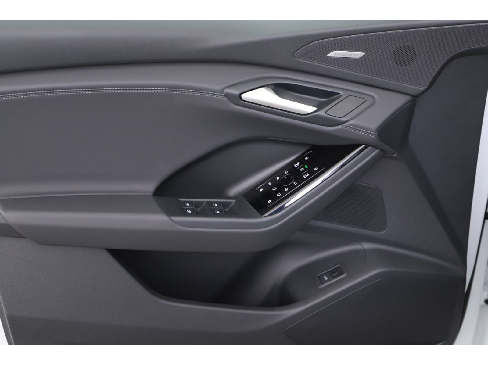 Audi - Q6 SUV e-tron_15