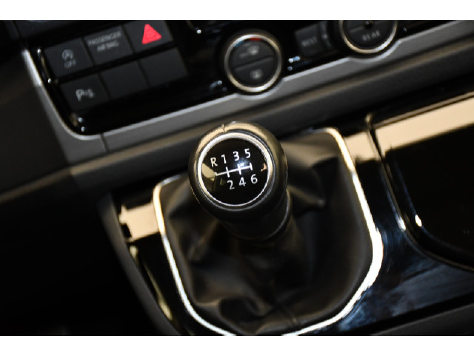 Volkswagen - Multivan_6