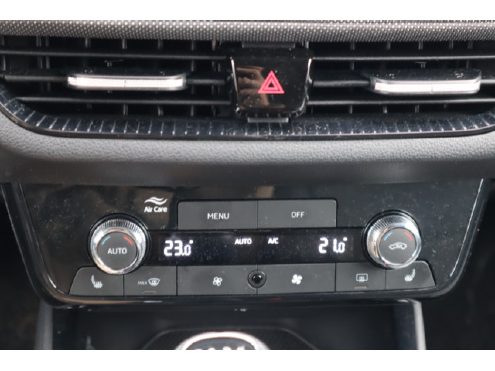 bedienungselemente-mitte-innen