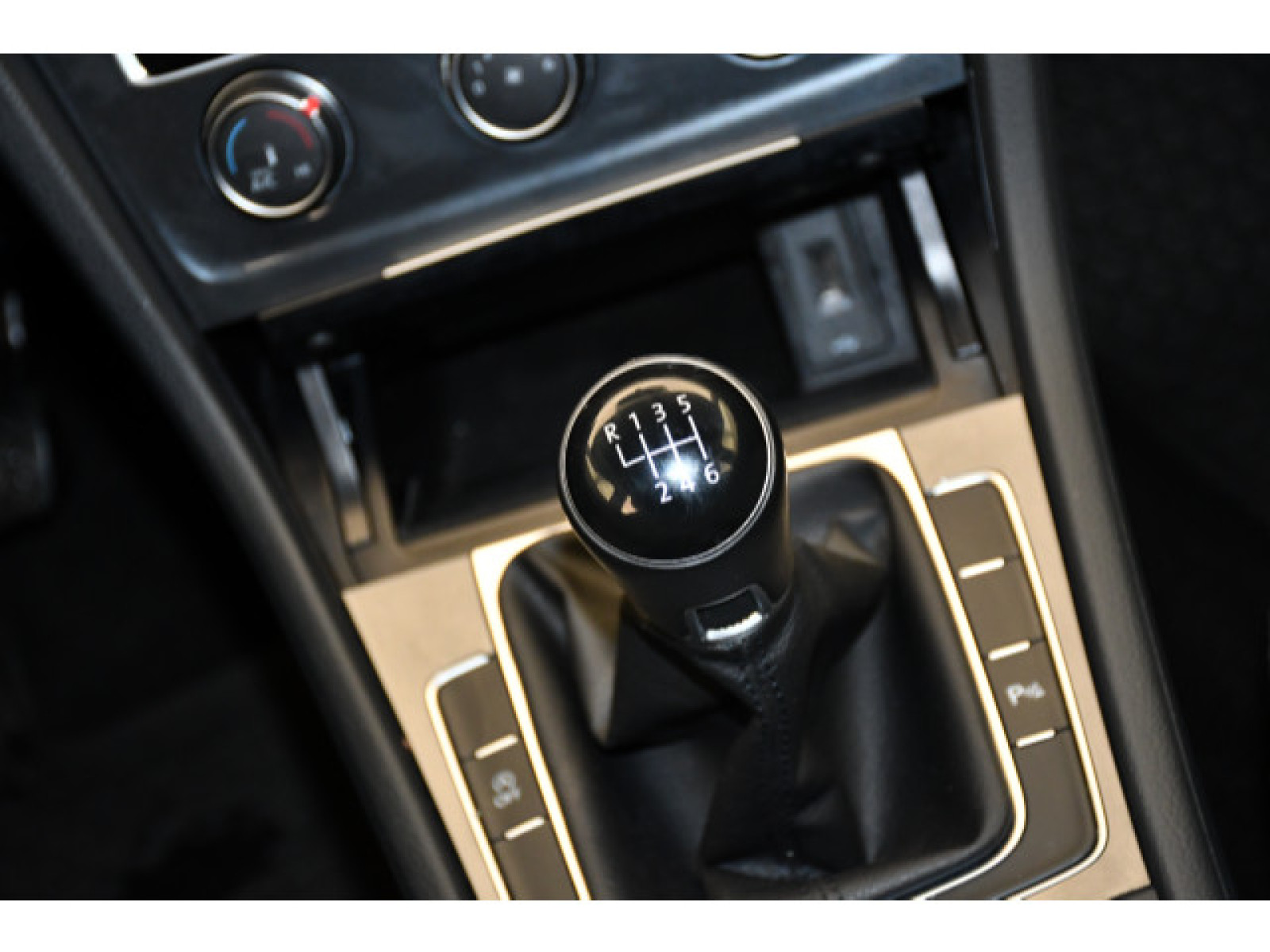 Volkswagen - Golf_6