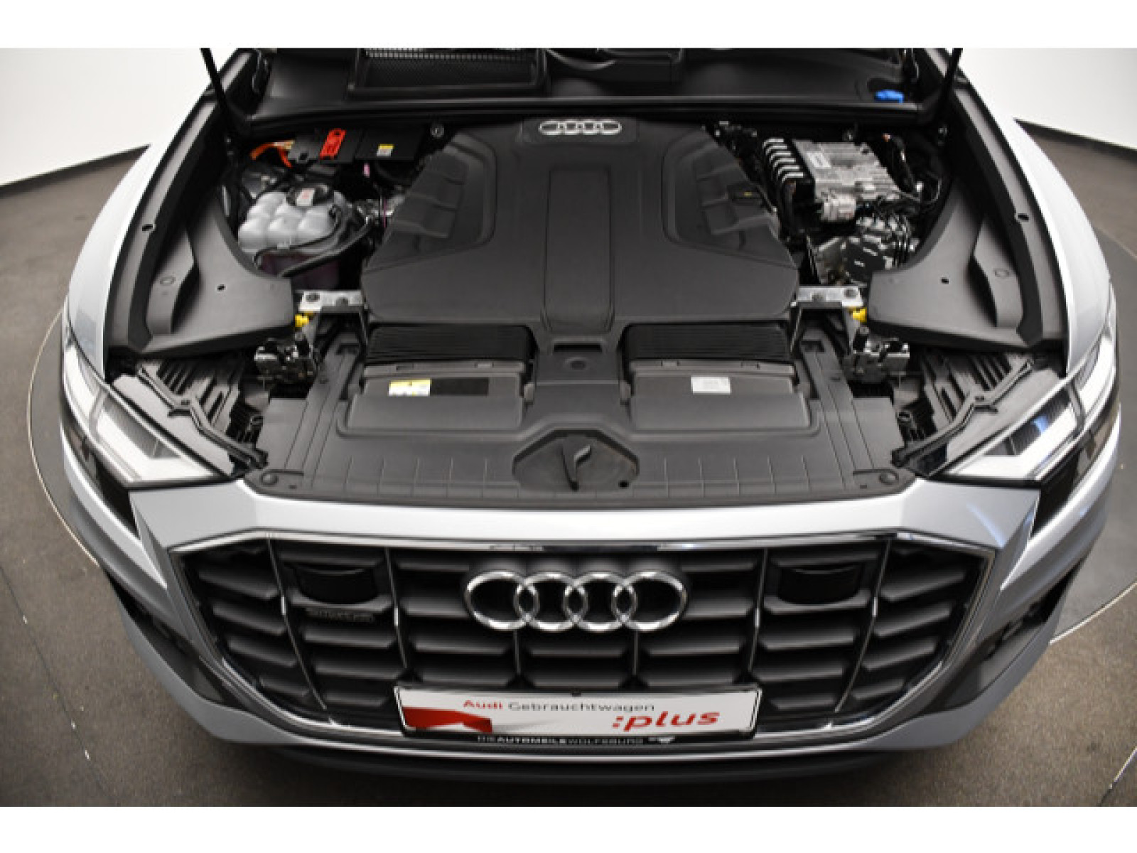 Audi - Q8_15