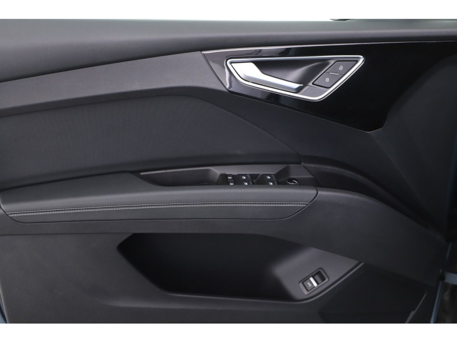 Audi - Q4 e-tron_13