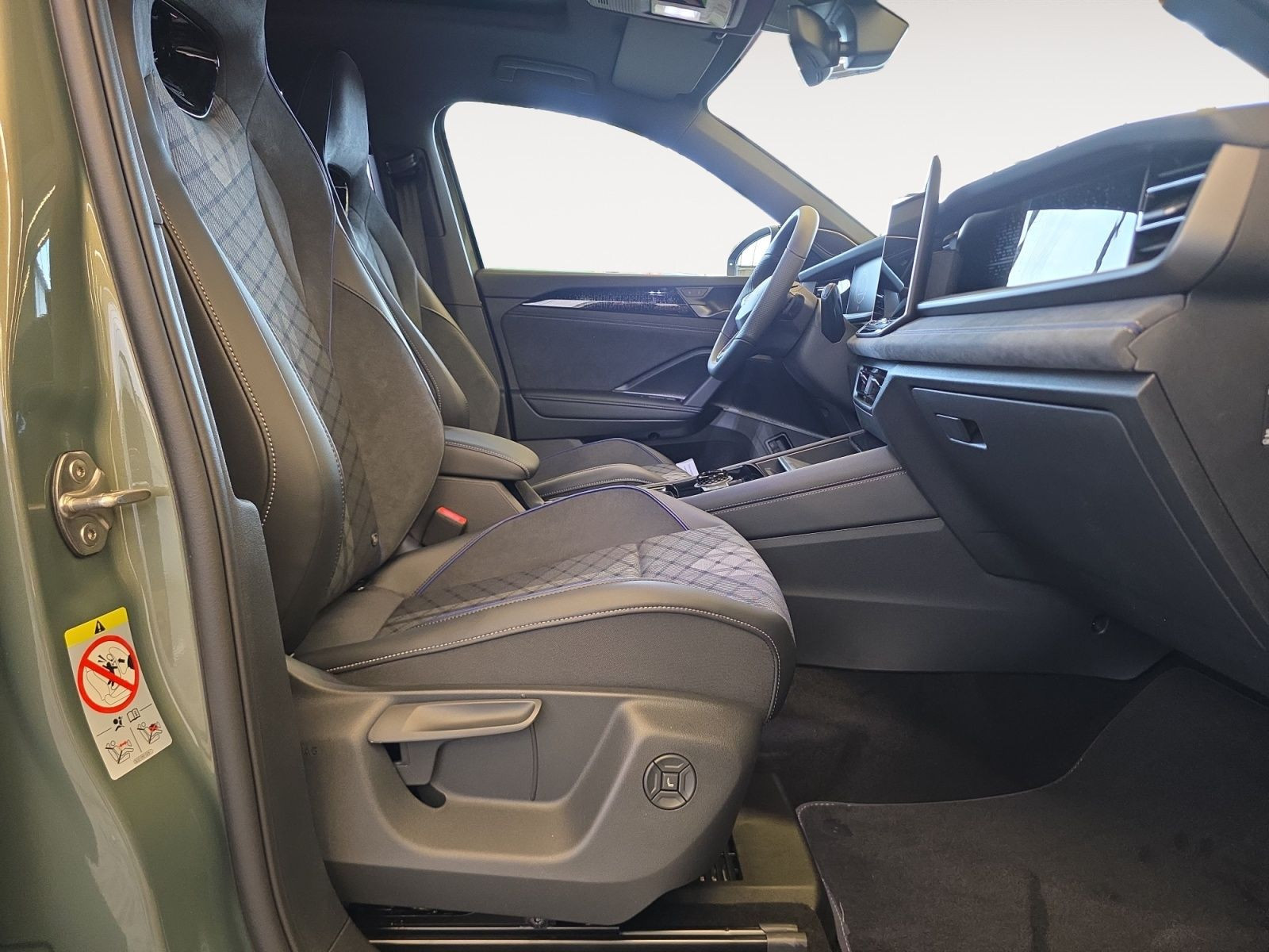 Volkswagen - Tayron_16