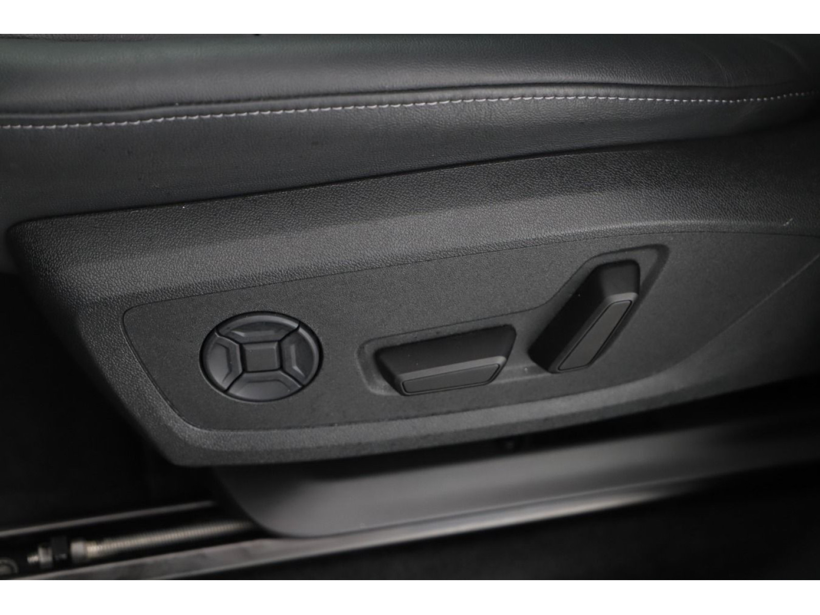 Audi - Q6 SUV e-tron_8