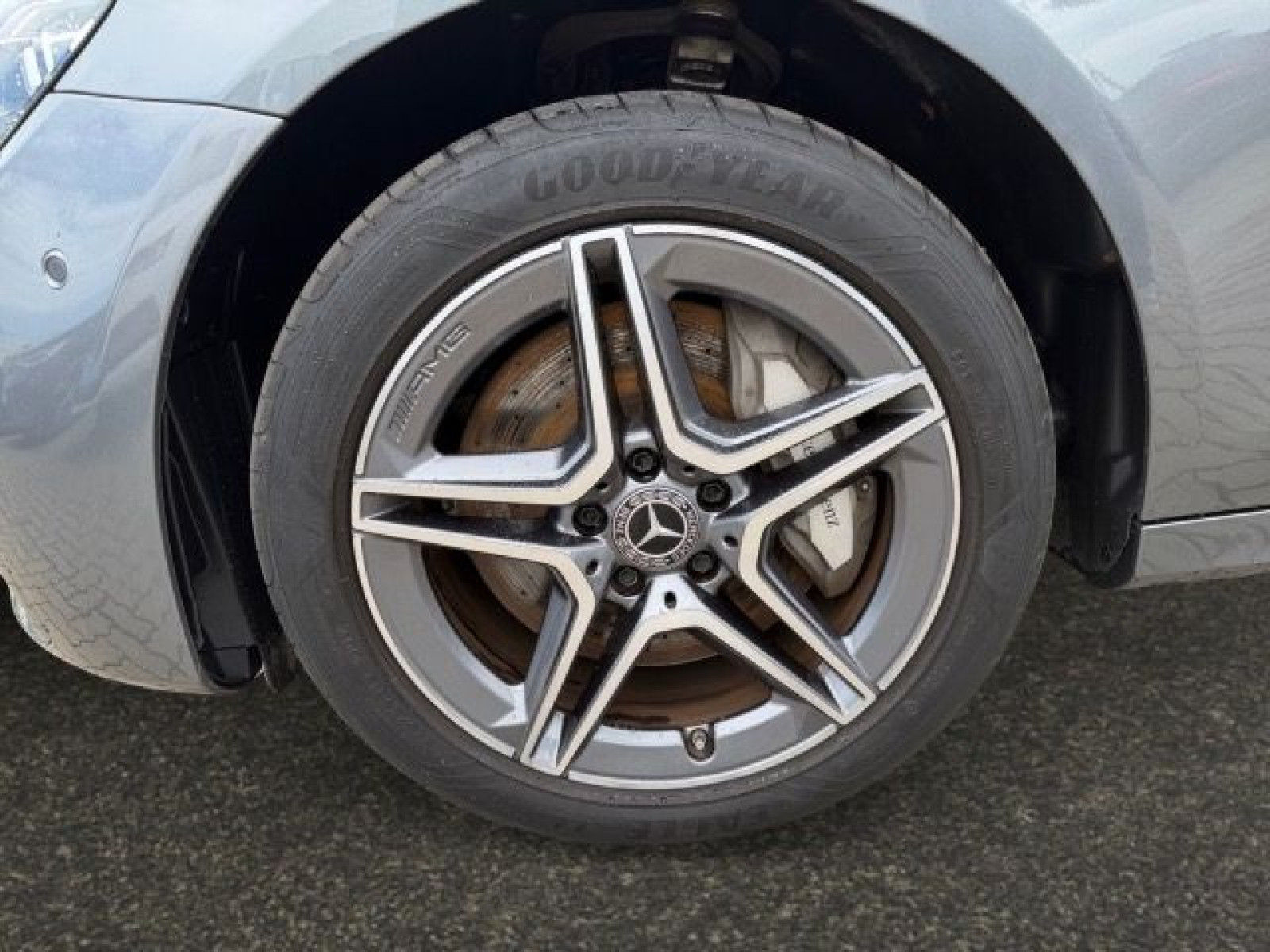 Mercedes-Benz - E 300_15