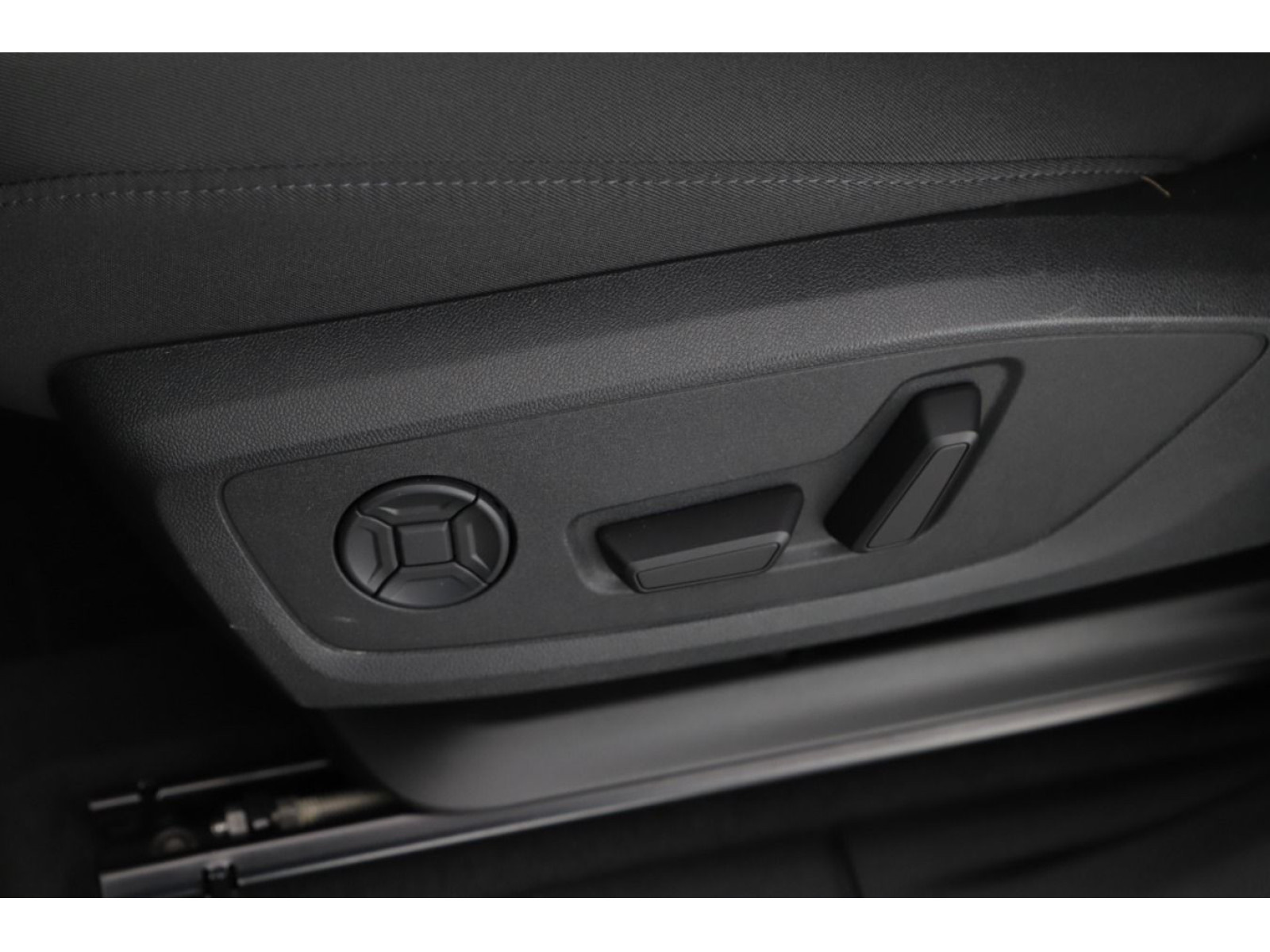 Audi - Q3_9