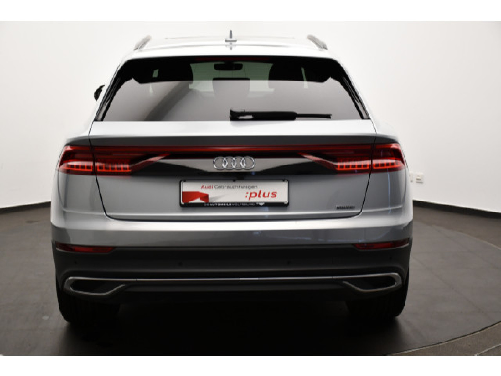 Audi - Q8_22