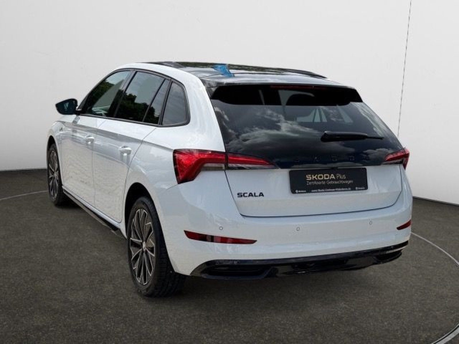 Škoda - Scala_3