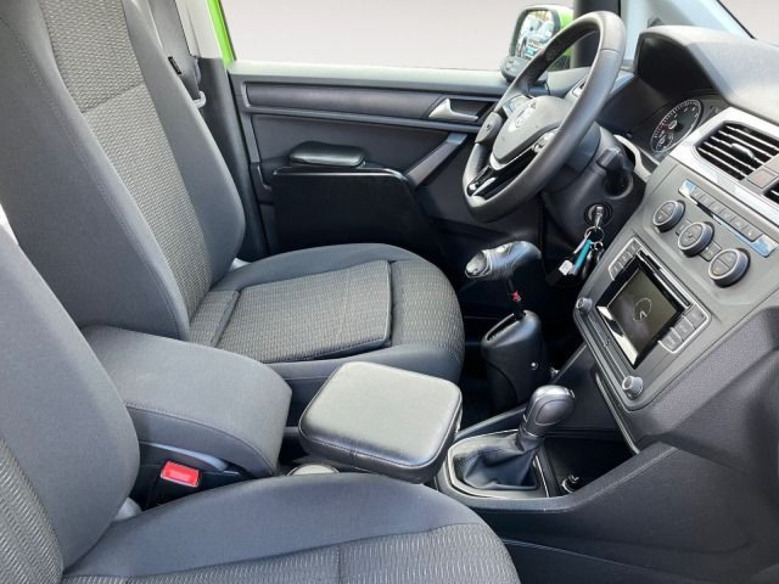 Volkswagen - Caddy_12