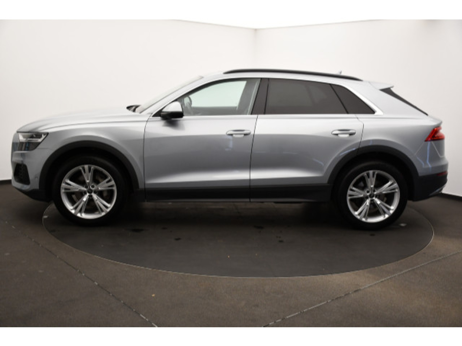 Audi - Q8_19