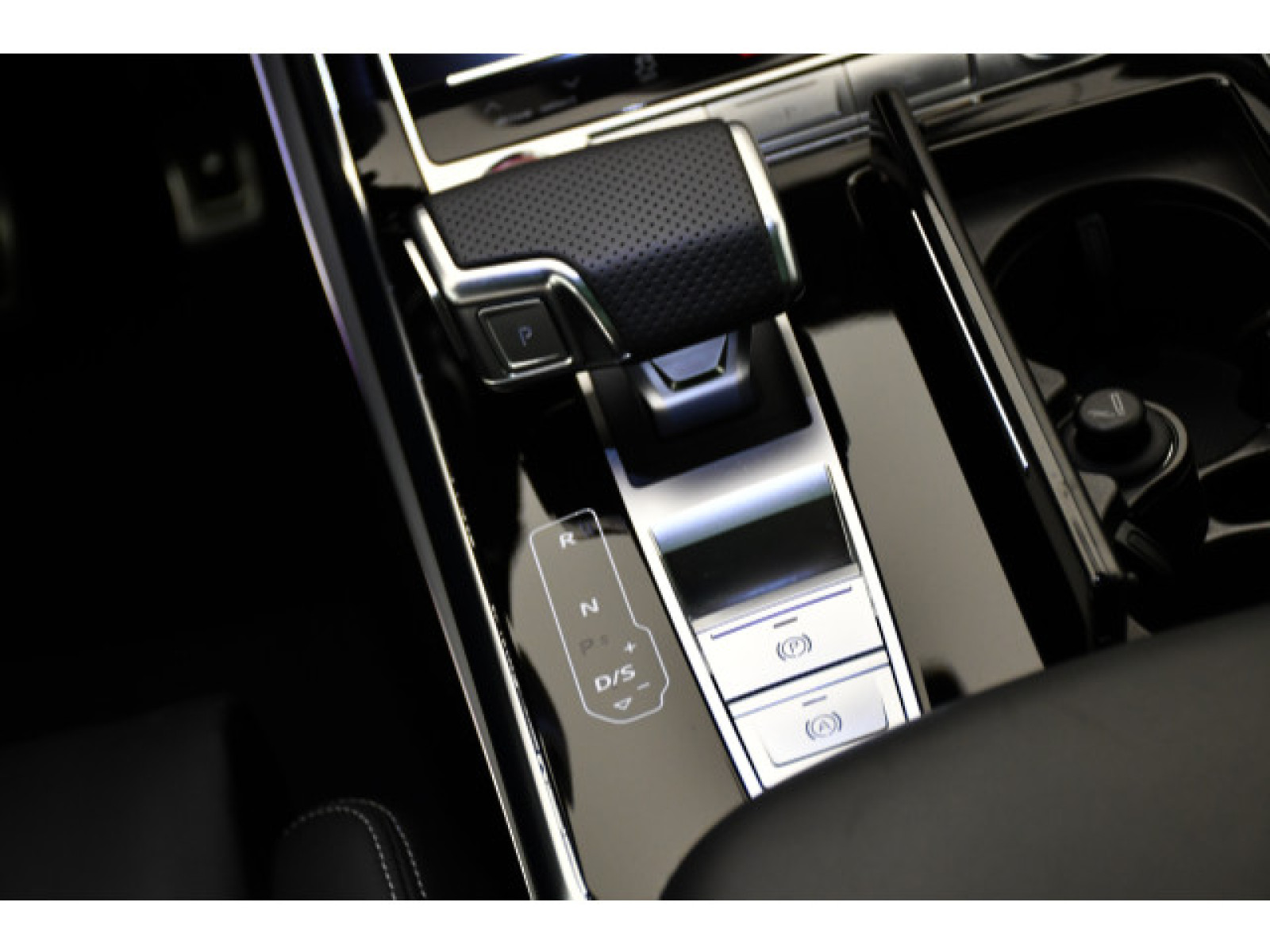 Audi - SQ8_6
