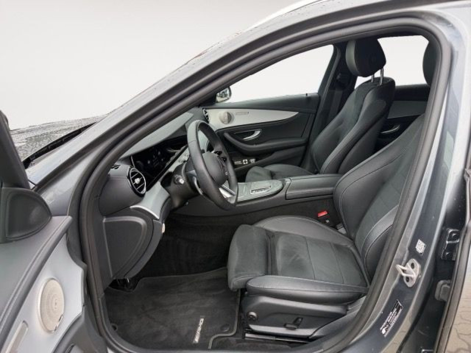 Mercedes-Benz - E 300_10