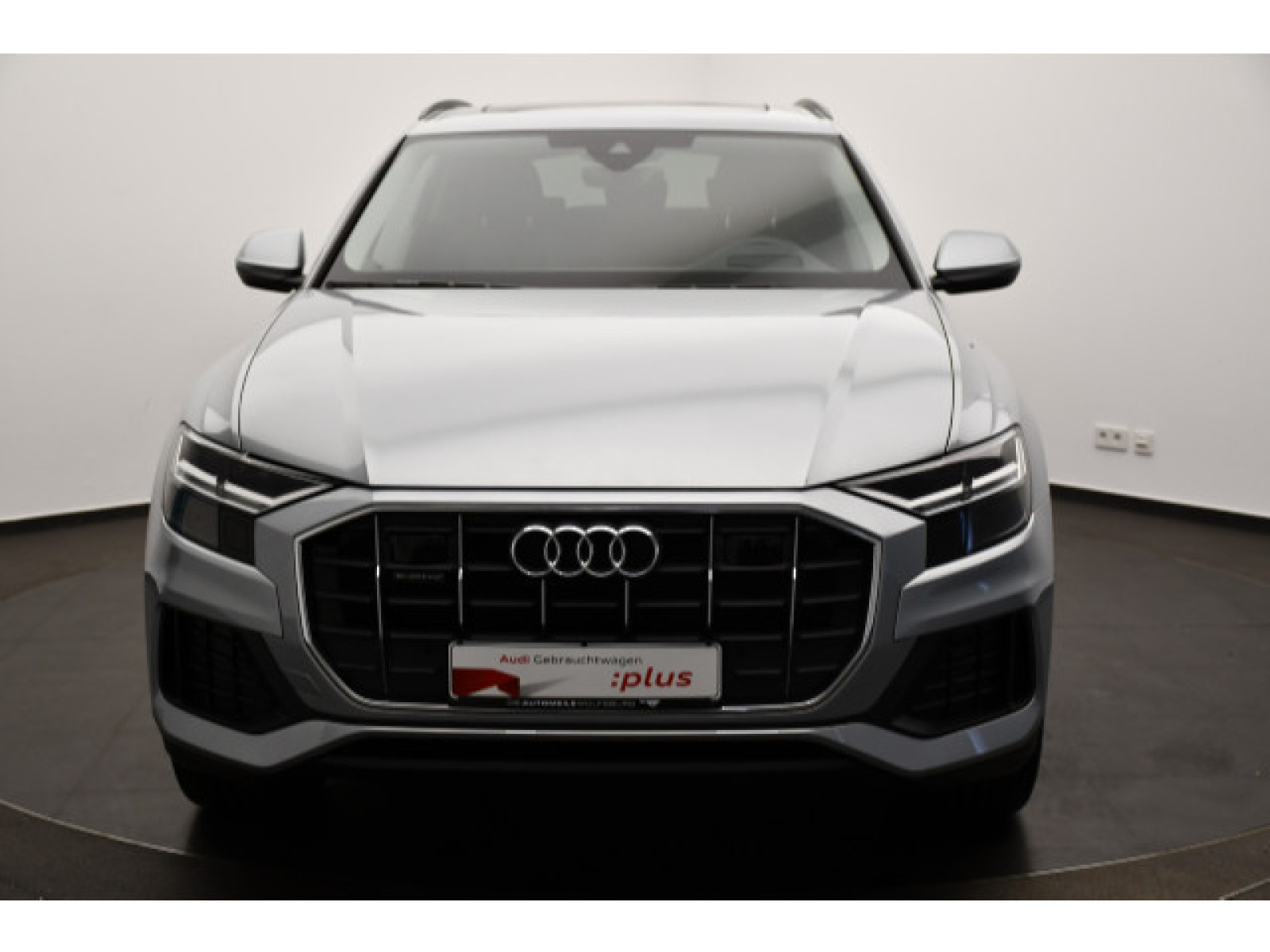 Audi - Q8_21