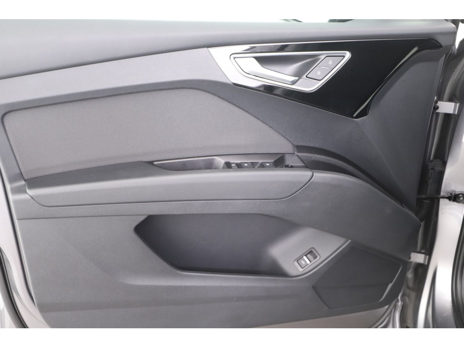 Audi - Q4 e-tron_12