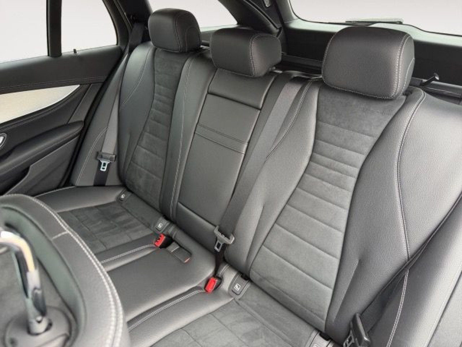 Mercedes-Benz - E 300_14