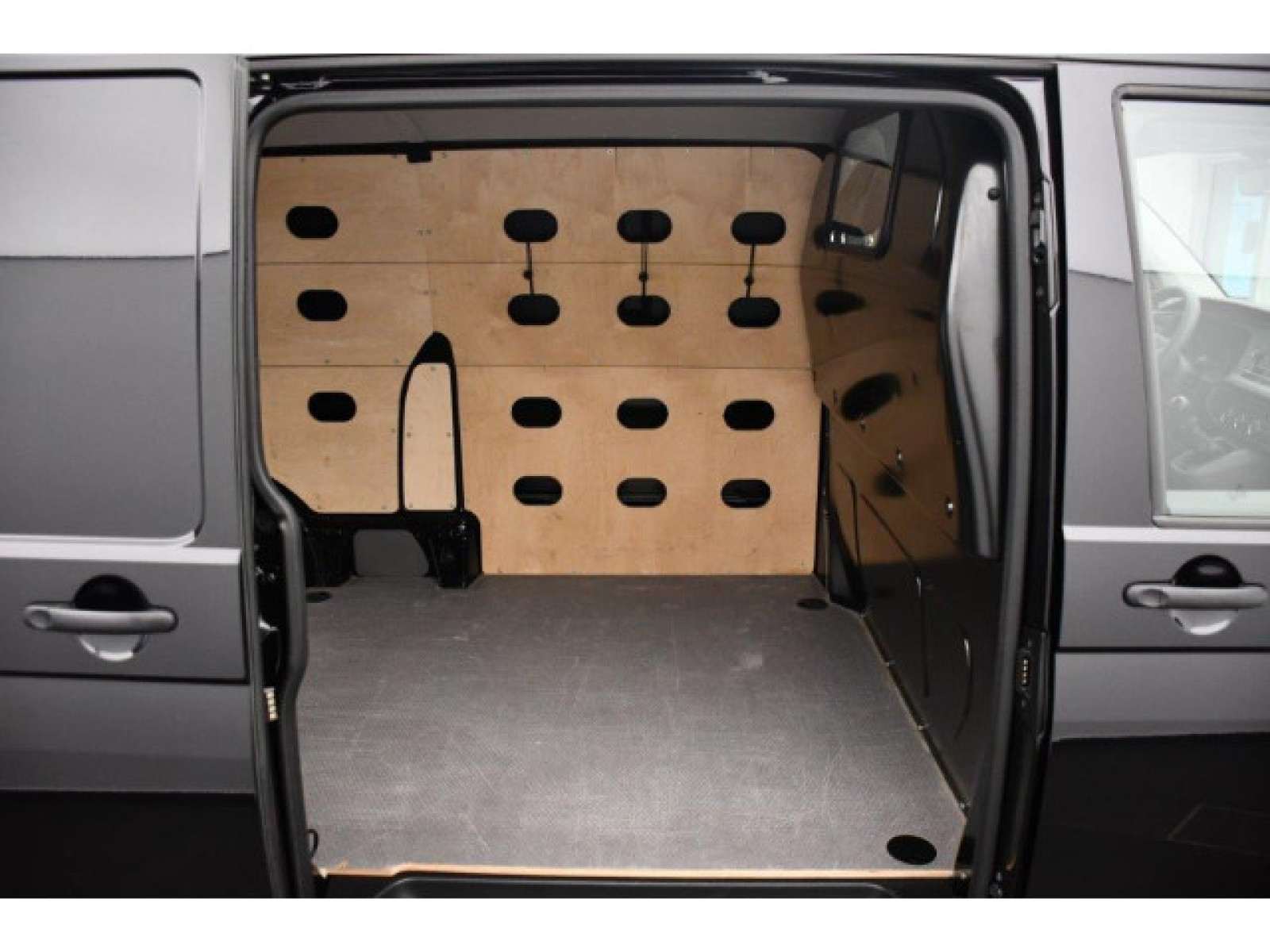 Volkswagen - T6.1 Transporter_12