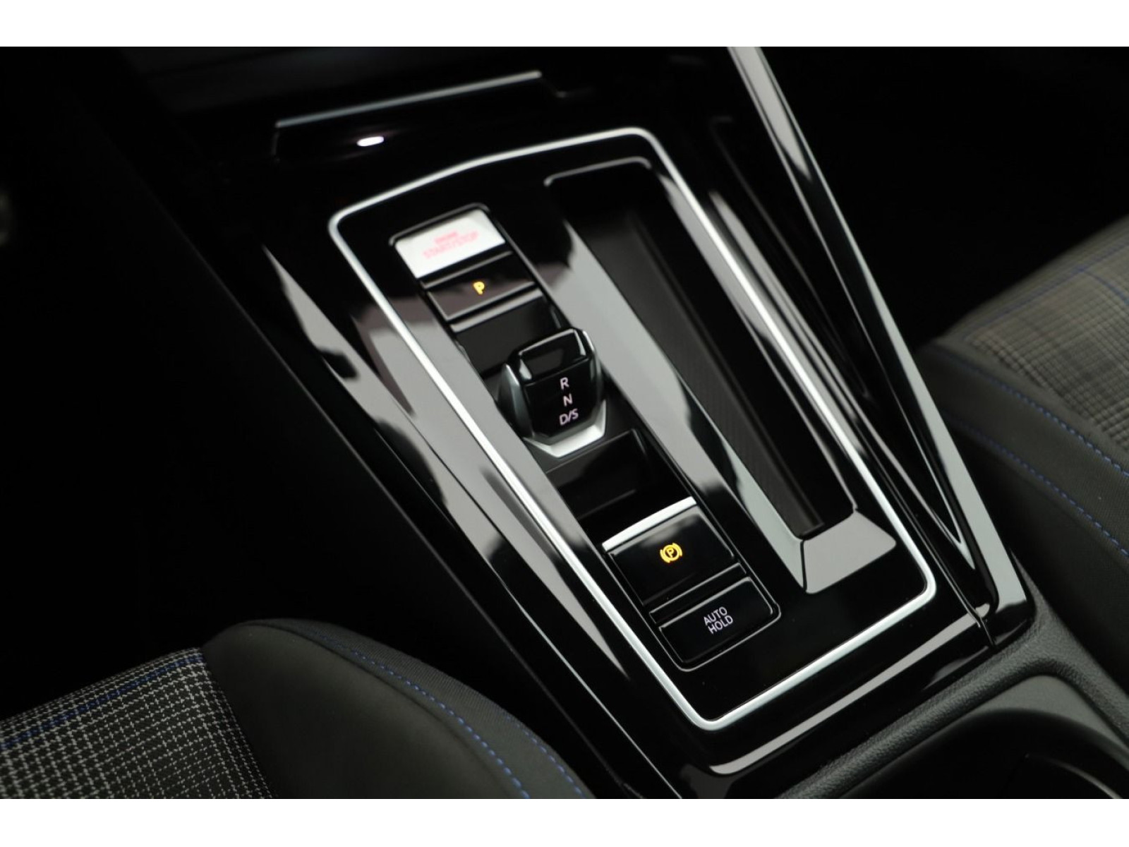 Volkswagen - Golf_12