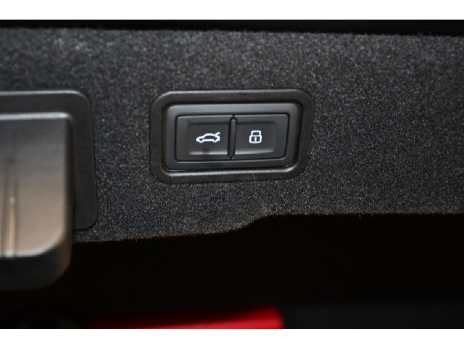 Audi - A8_12
