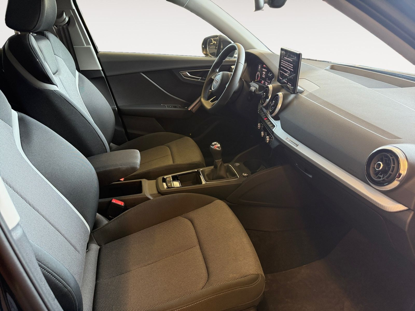 Audi - Q2_17
