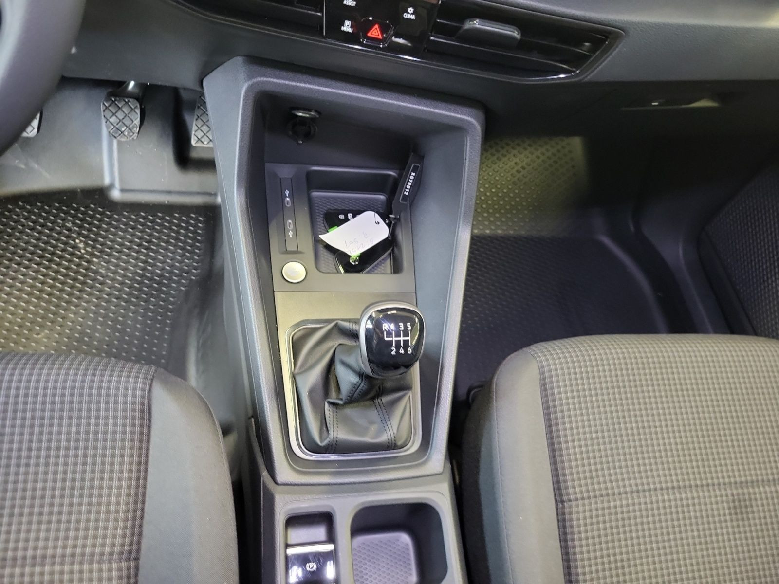 Volkswagen - Caddy_12