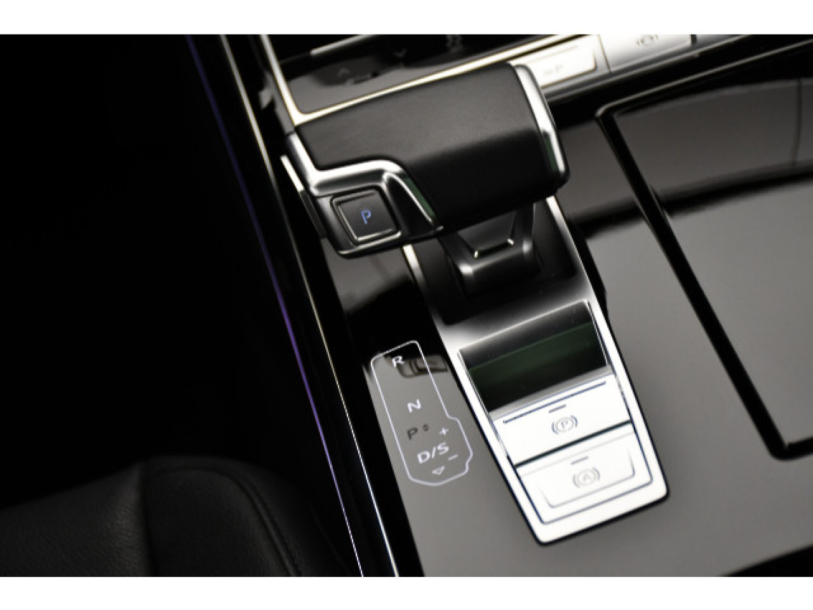 Audi - A8_6