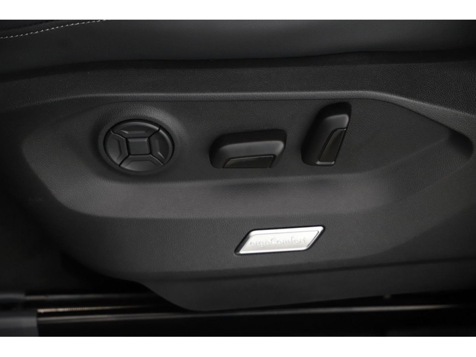 Volkswagen - Touareg_8