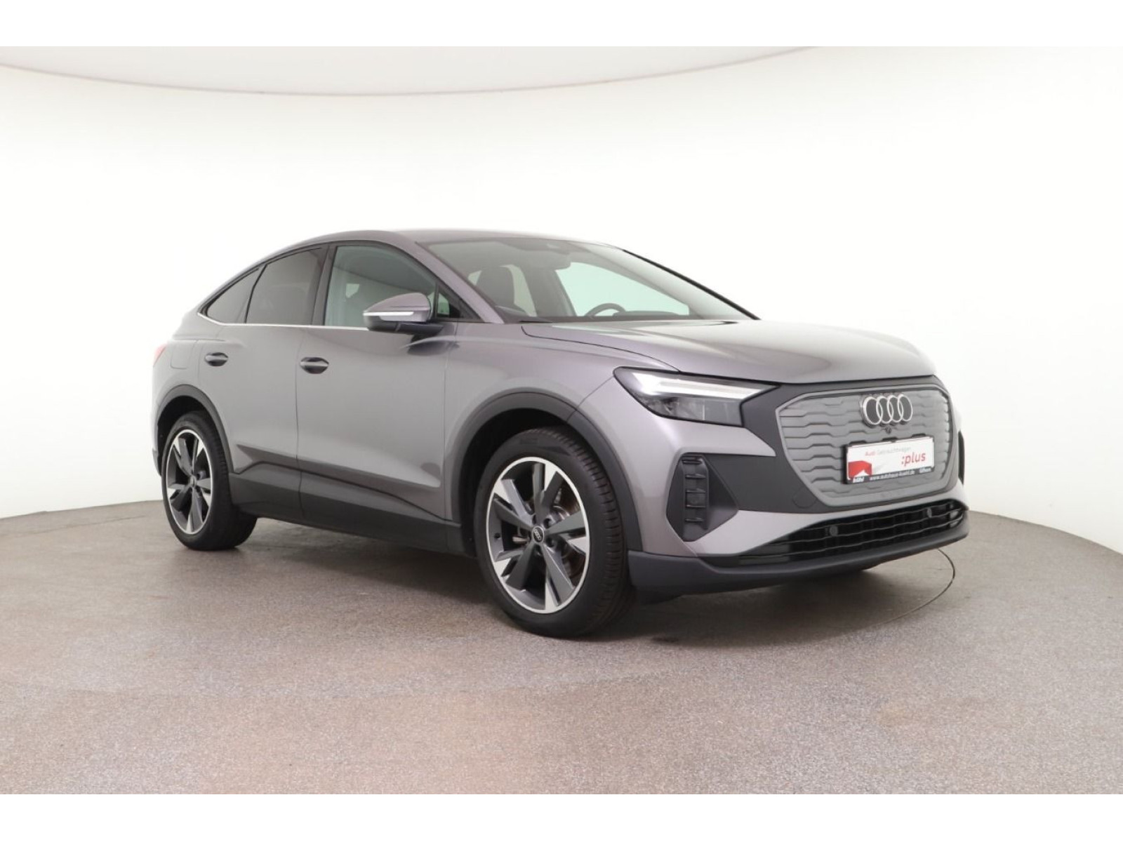 Audi - Q4 e-tron_5