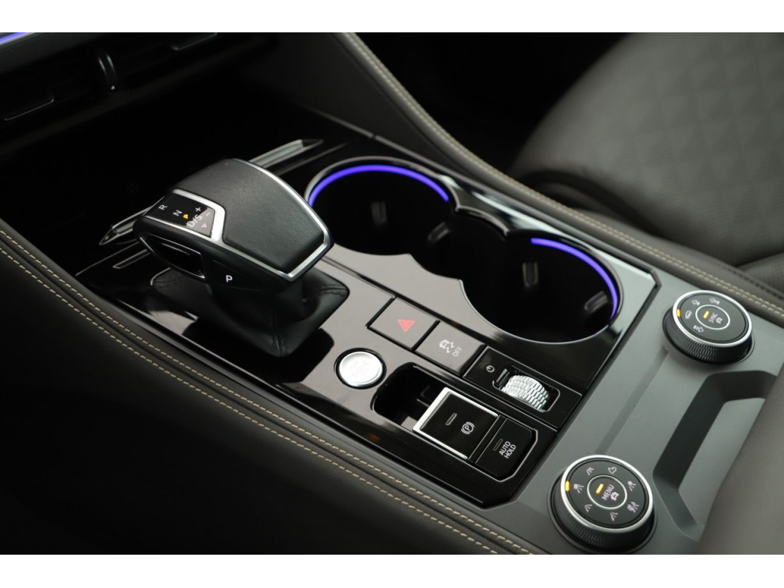 Volkswagen - Touareg_12