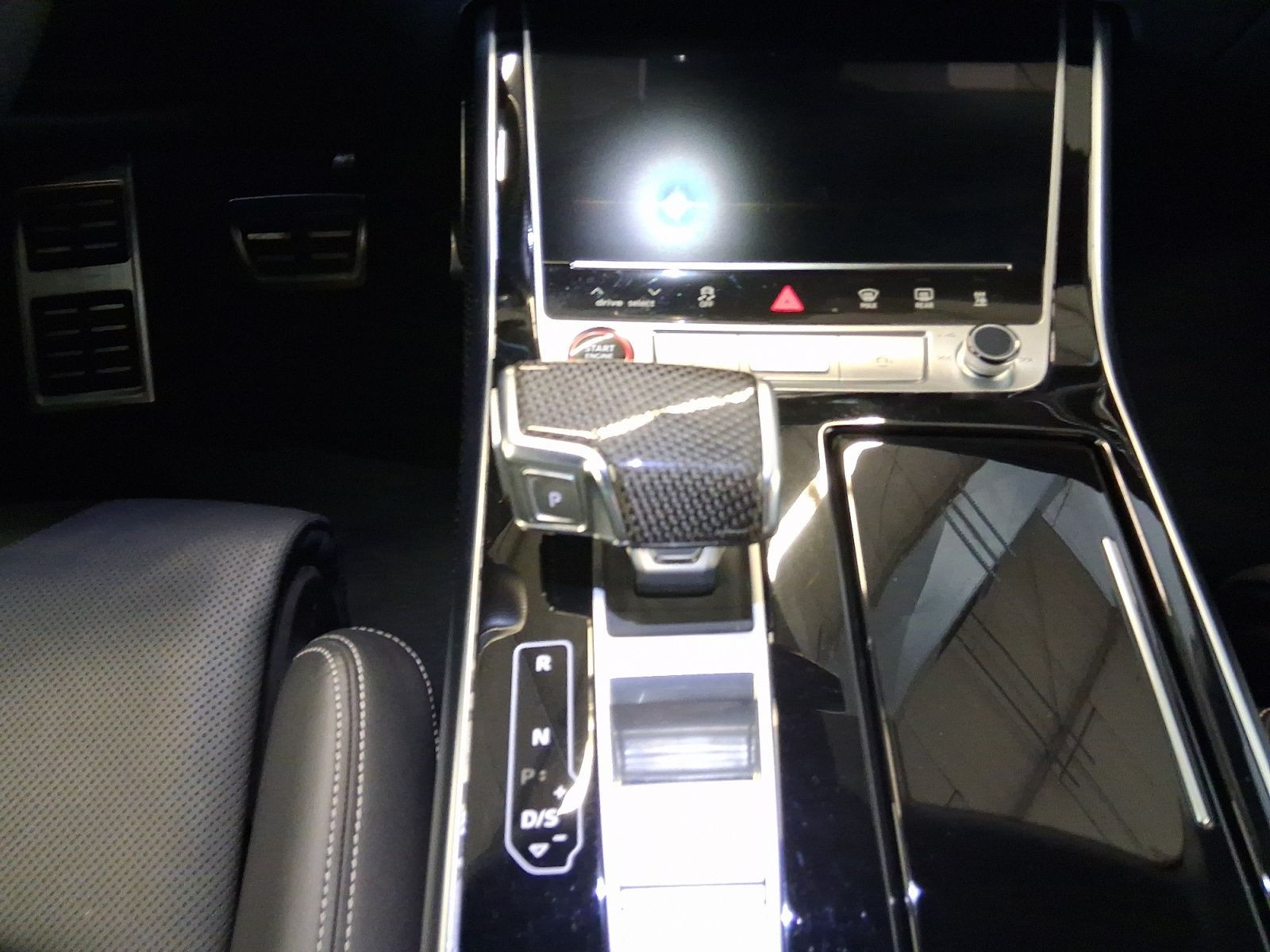 Audi - SQ8_11