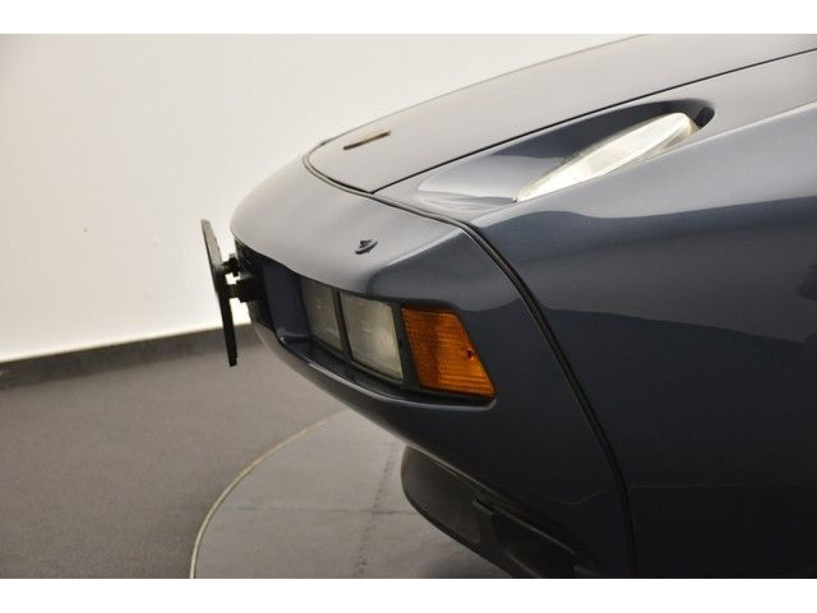 Porsche - 928_15