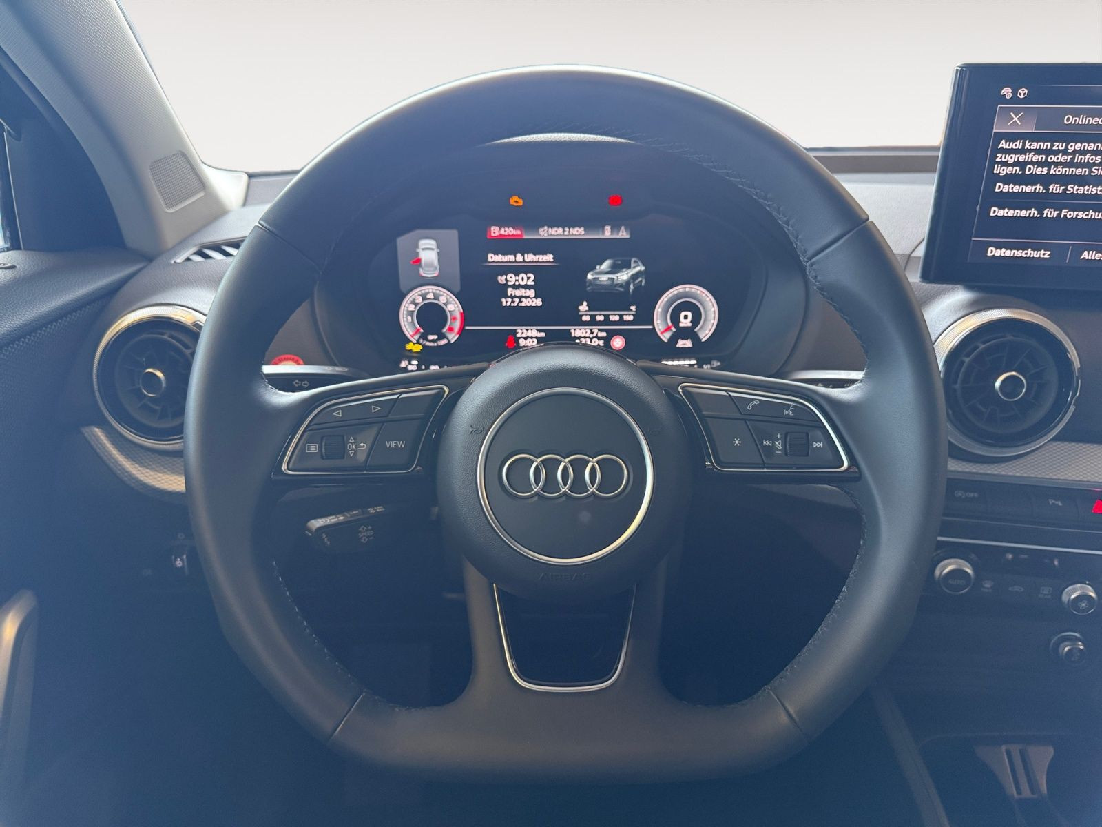 Audi - Q2_14