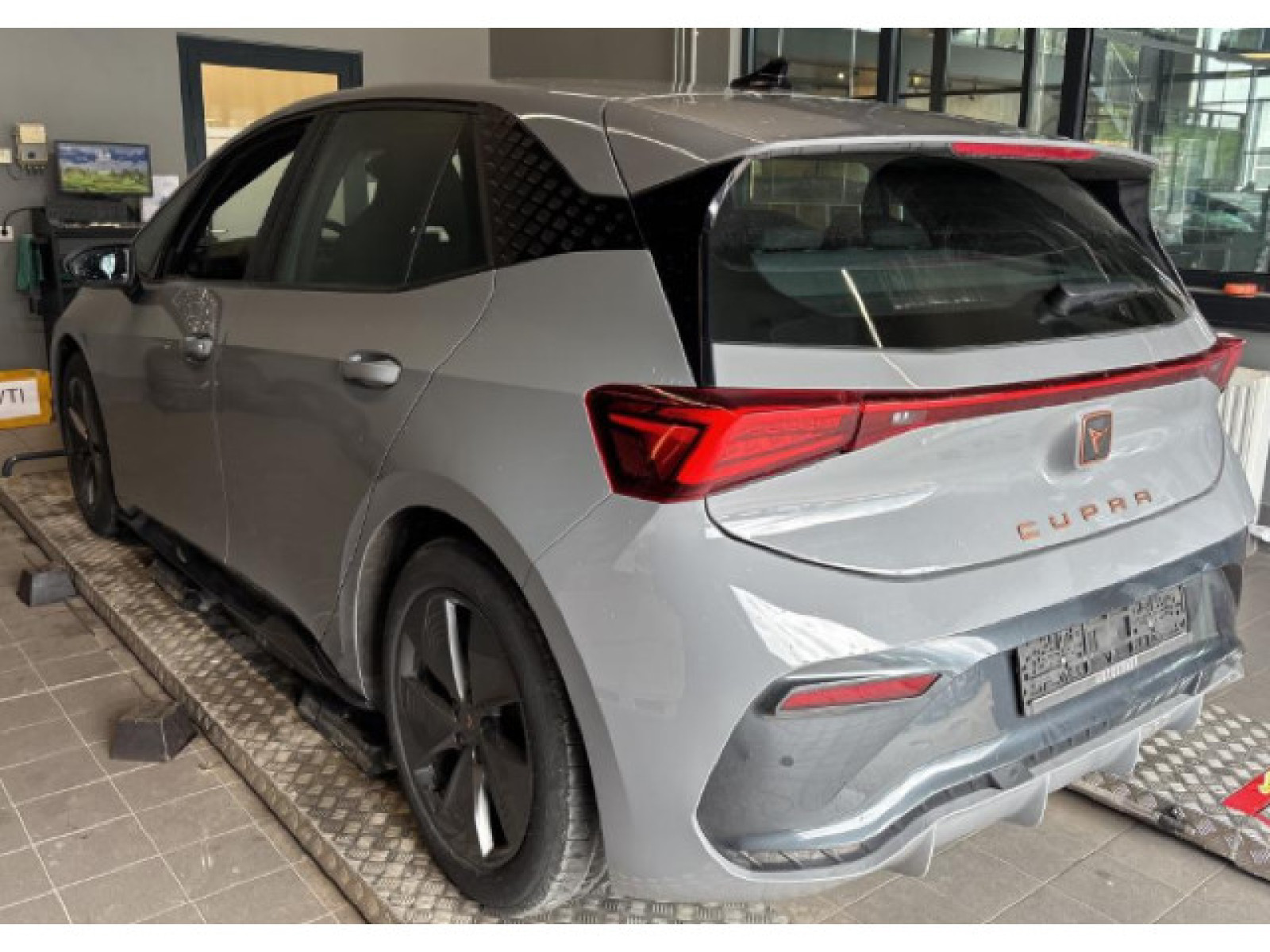 Cupra - Born_3