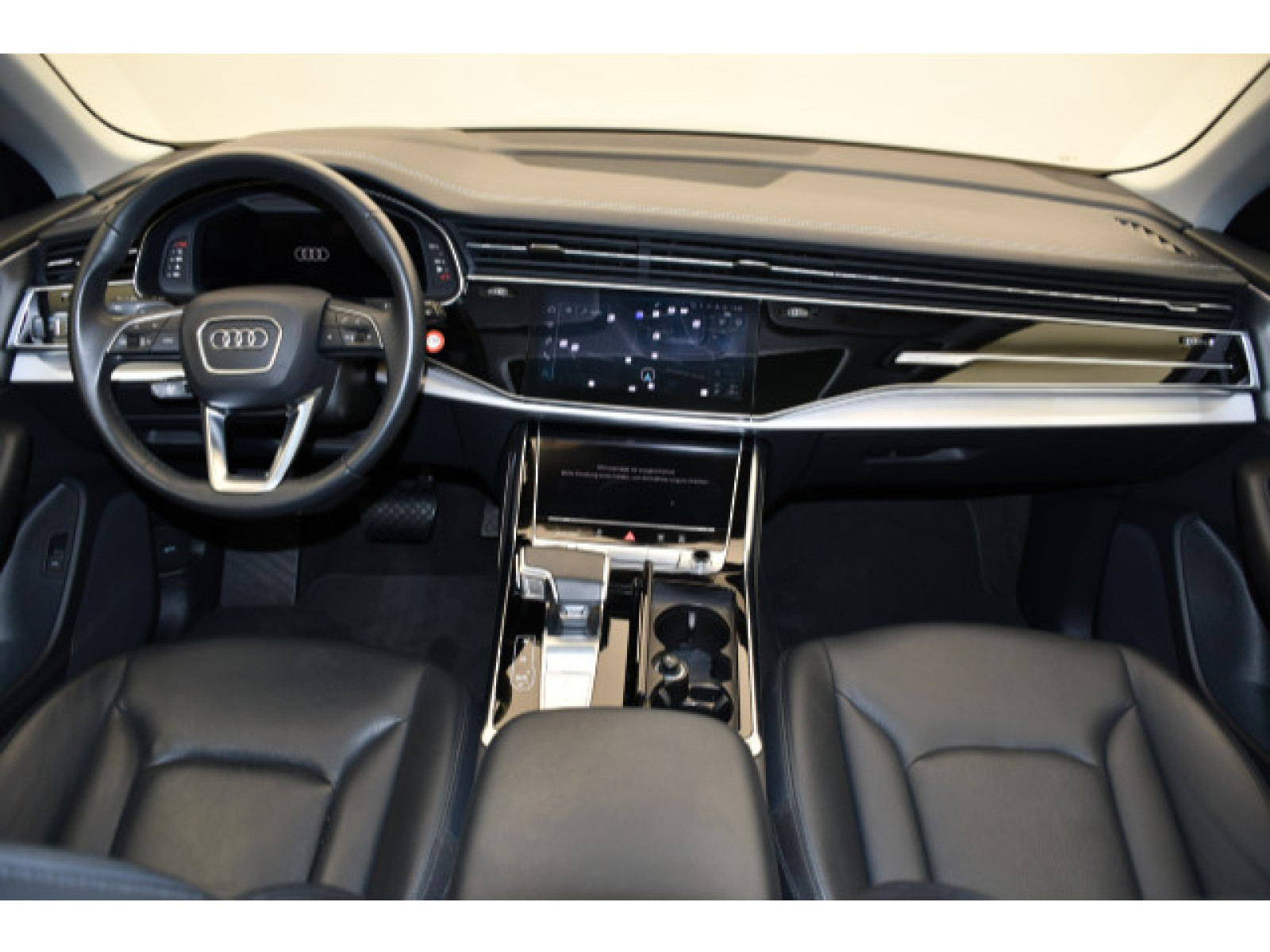 Audi - Q8_5