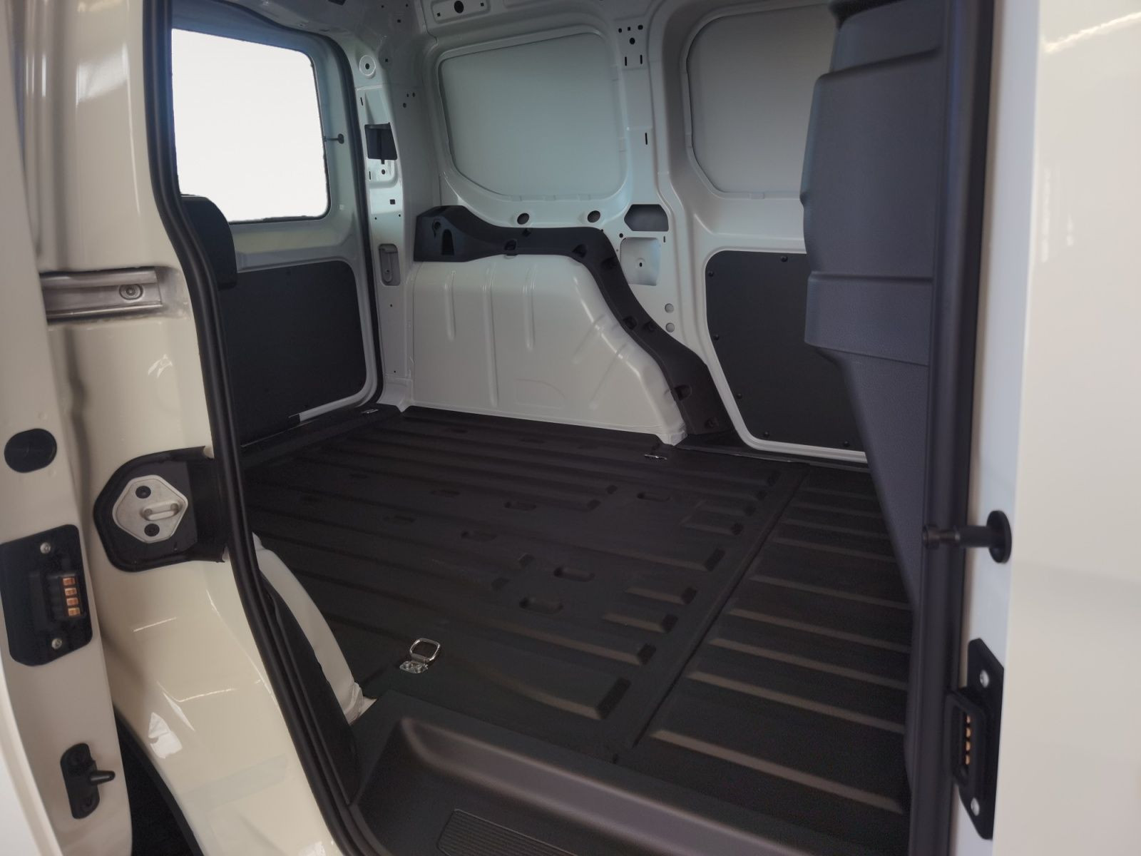 Volkswagen - Caddy Cargo_14