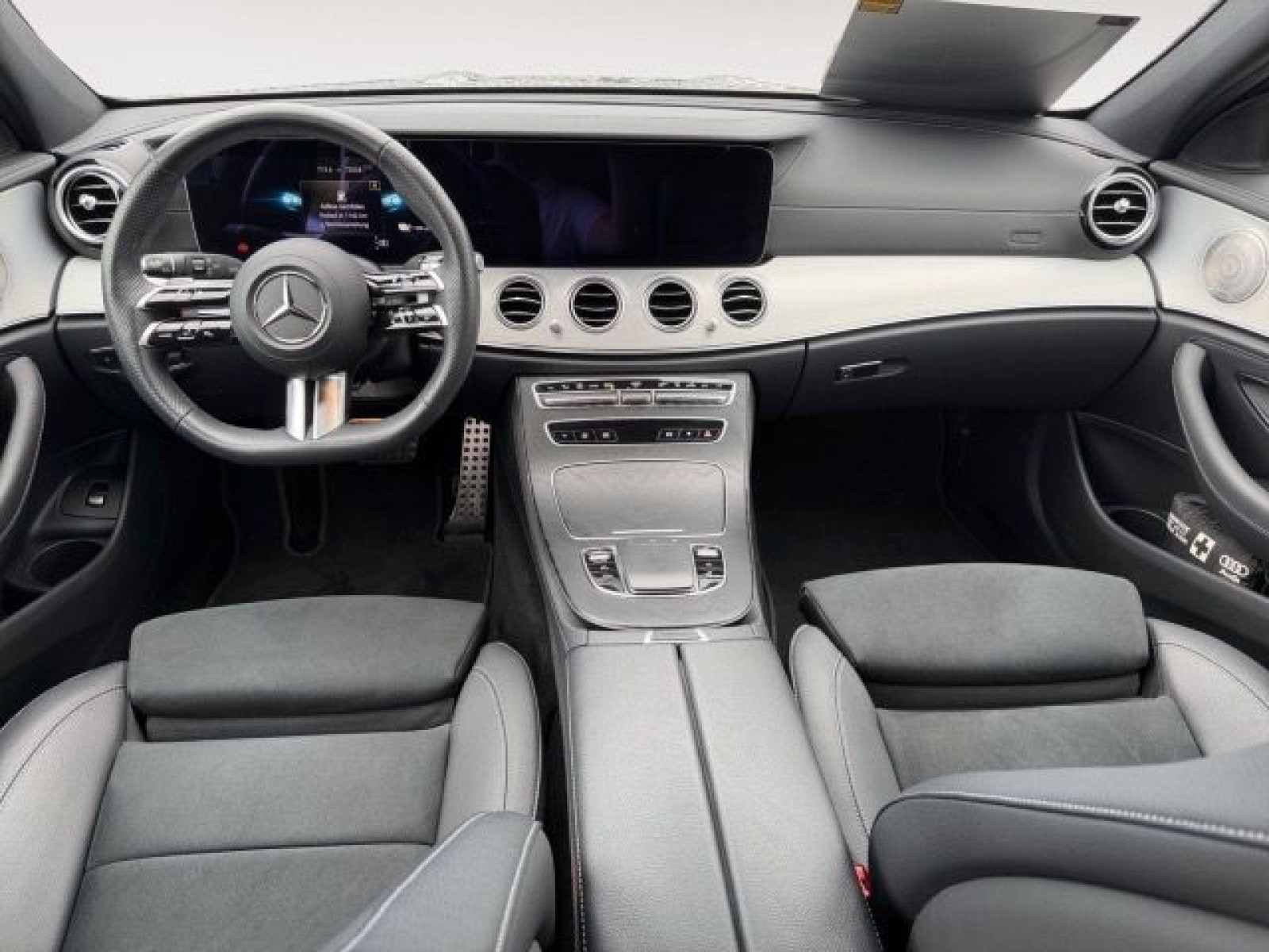 Mercedes-Benz - E 300_11