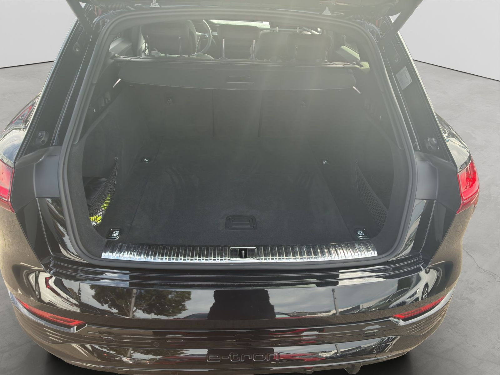 Audi - Q8 e-tron_16