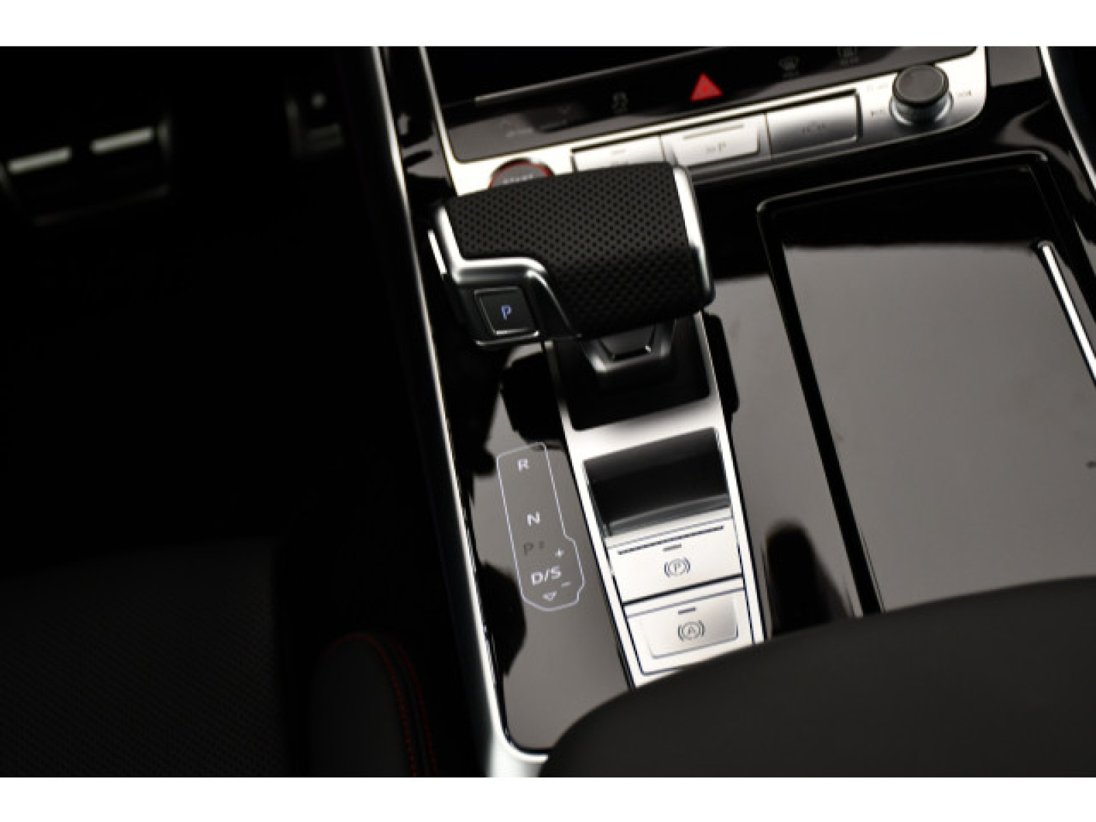 Audi - SQ8_8