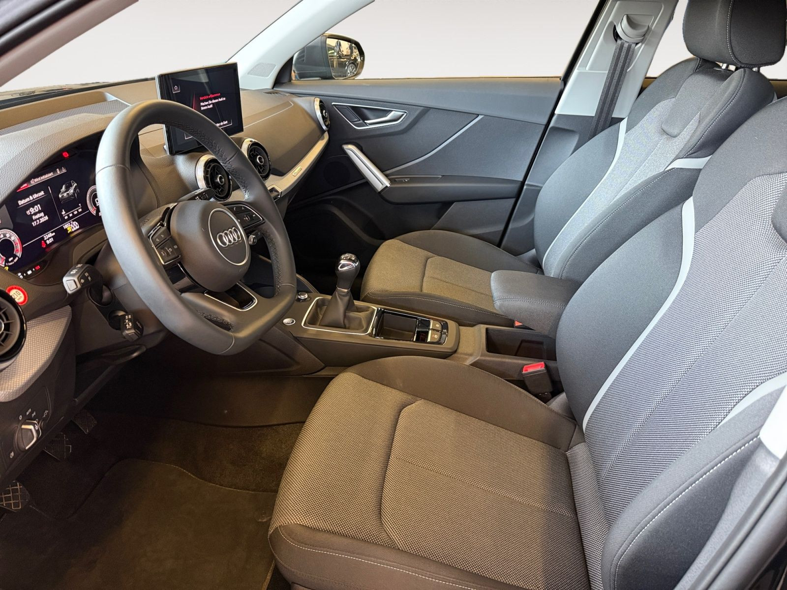 Audi - Q2_11