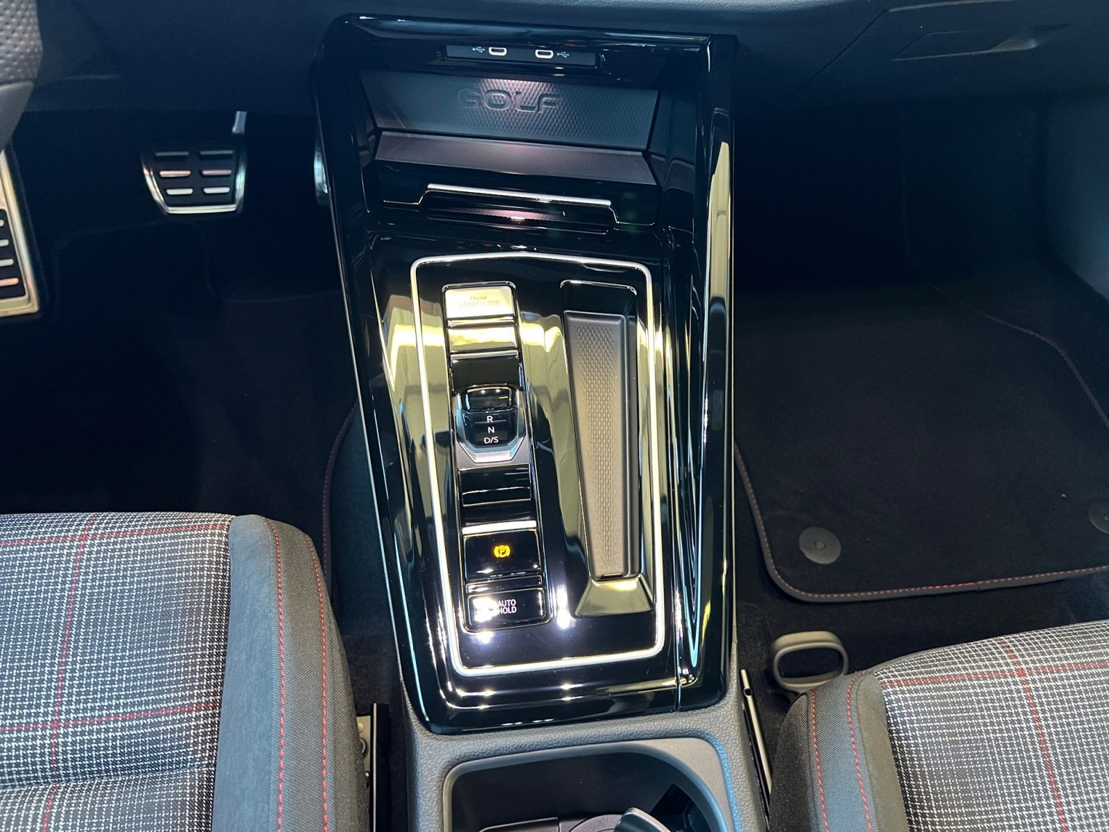 Volkswagen - Golf GTI_12